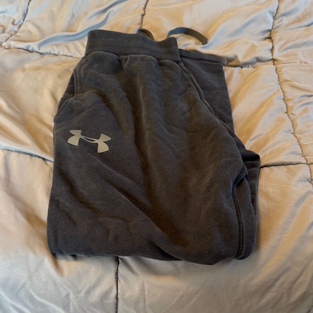 Under Armour men’s black  sweatpants size medium